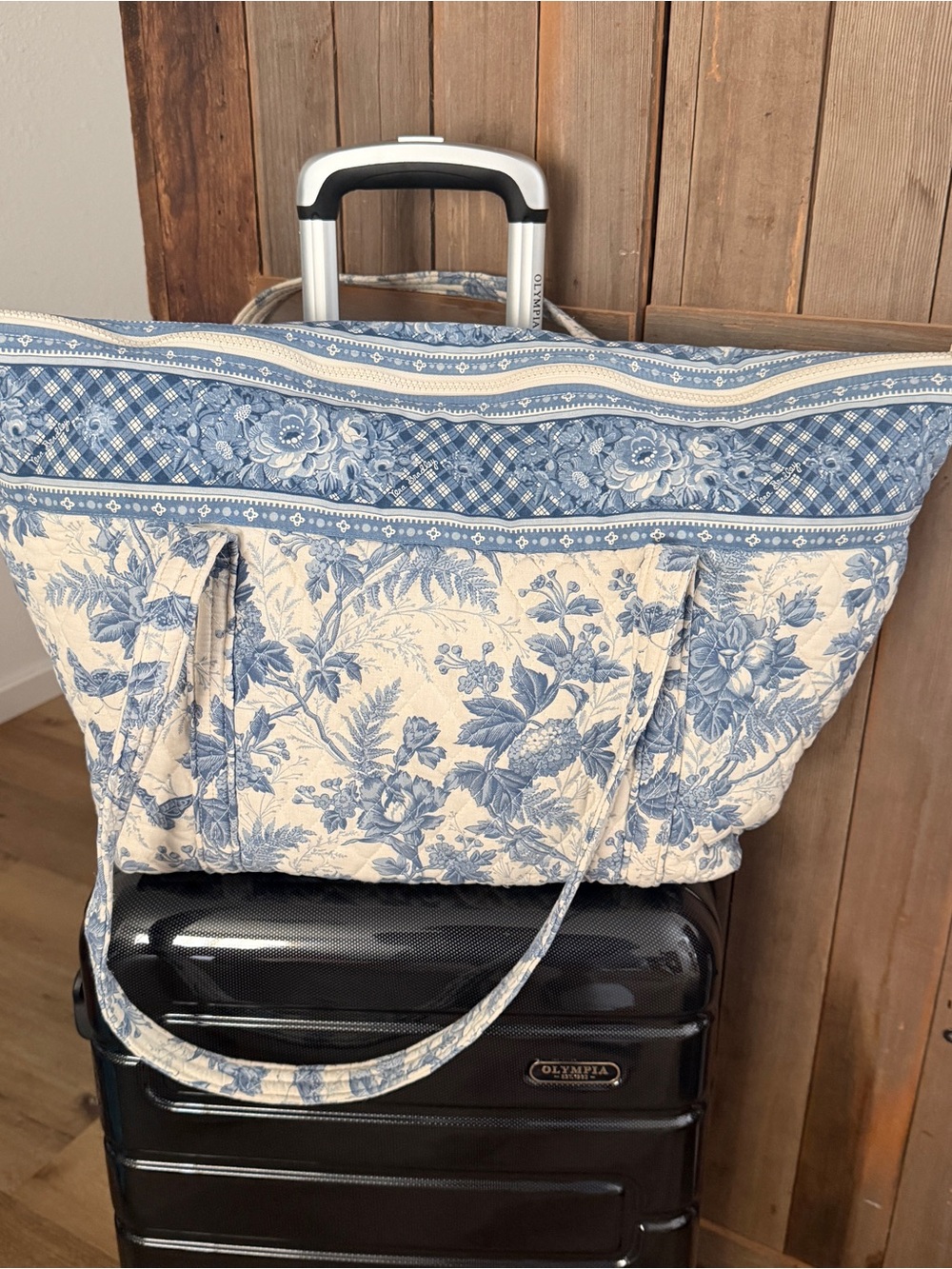 Vintage Blue Toile Vera Bradley Travel Tote - Picture 3 of 6